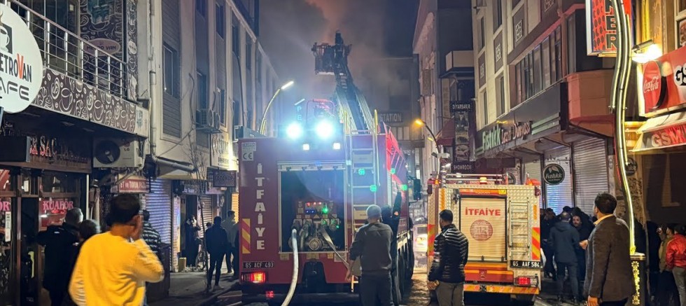 Bahçıvan Mahallesi’nde Otel Yangını: İtfaiyenin Zamanında Müdahalesi Felaketi Önledi 