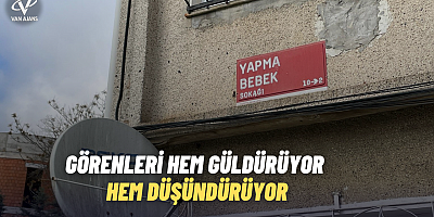 “Yapma Bebek Sokağı” Görenleri Hem Güldürüyor Hem Düşündürüyor
