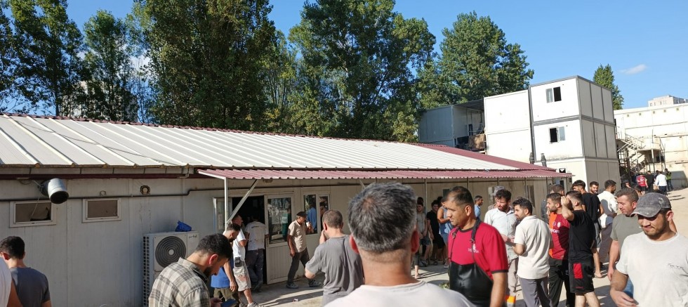 TOKİ Ataşehir Şantiyesinde Skandal: İşçilere Tarihi Geçmiş Gıda Verildi